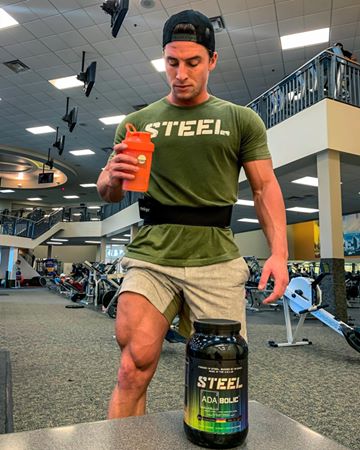 Instagram post by @brettwrobinson for Steel Supplements. Caption reads: [...] threw an intense lift, check out....