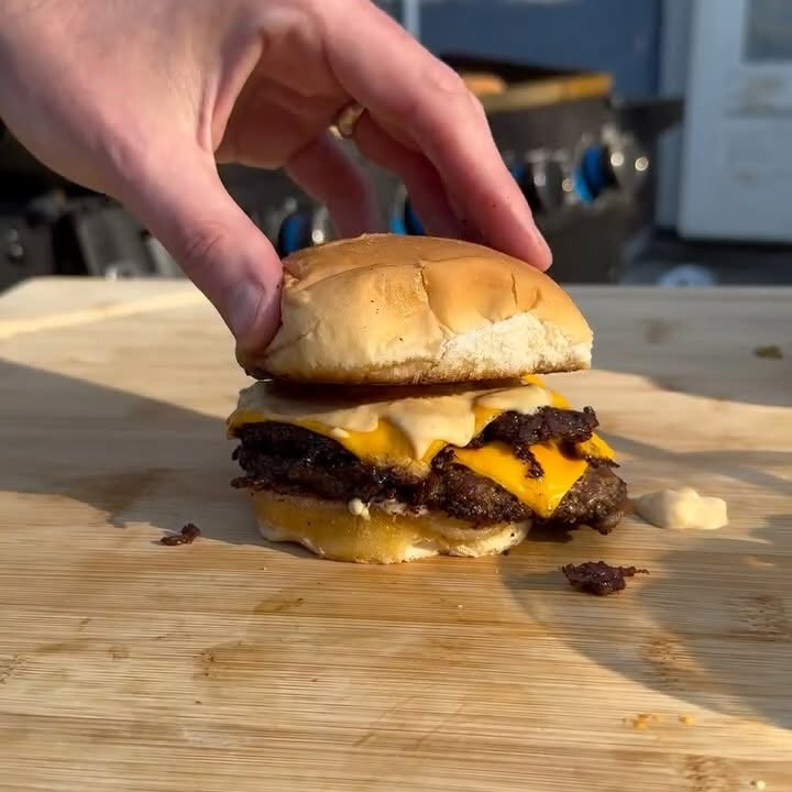 Instagram post by @richardeats_ for Meijer. Caption reads: Smashburgers with the help of my friends at....