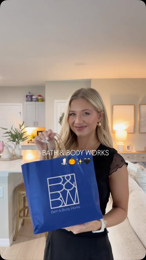 Instagram post by @gabbiodum for Disney Style. Caption reads: [...] Bath & Body Works! @bathandbodyworks....