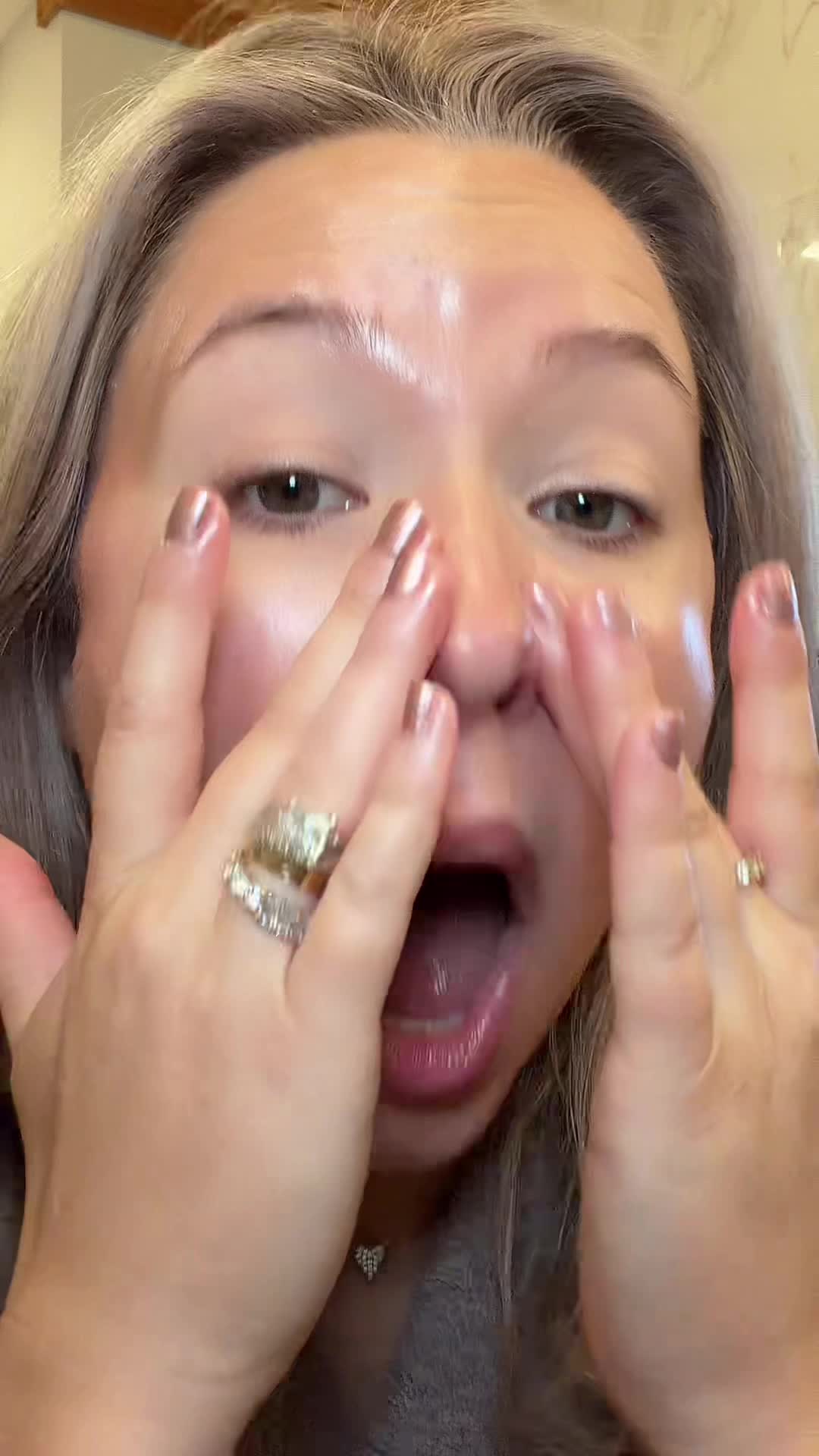 TikTok post by @aroselens for Sacheu. Caption reads: Sacheu Beauty glow Stayn is [...].