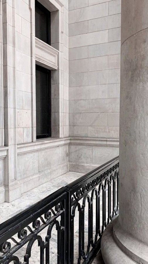 Instagram post by @vsioana for LightInTheBox. Caption reads: shine 🌟

Dress @lightinthebox....