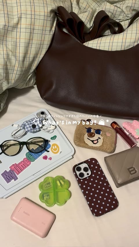 Instagram post by @1addicters for Olu.. Caption reads: [...] my bag?💼🍀☆彡.。 ドットを集めすぎてしまう… ⁡リボンbagは....