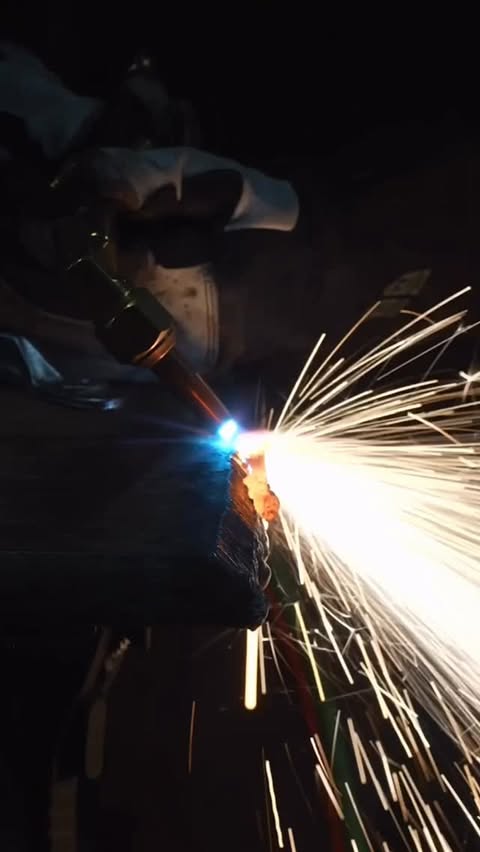 Instagram post by @makeeverythingshop for Lincoln Electric. Caption reads: [...] this 1” plate! @harrisproducts....