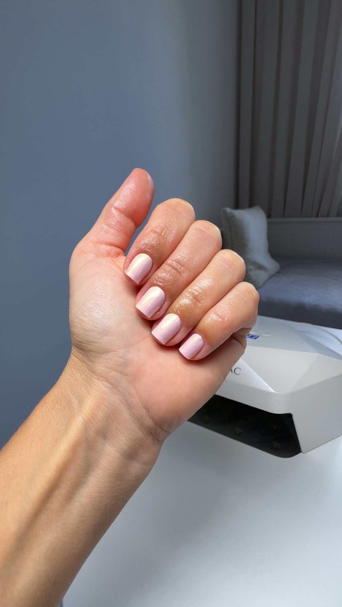 Instagram post by @minimalisticmanicure for Semilac. Caption reads: PRZECZYTAJ 📖
[współpraca reklamowa]
 
Jeśli....