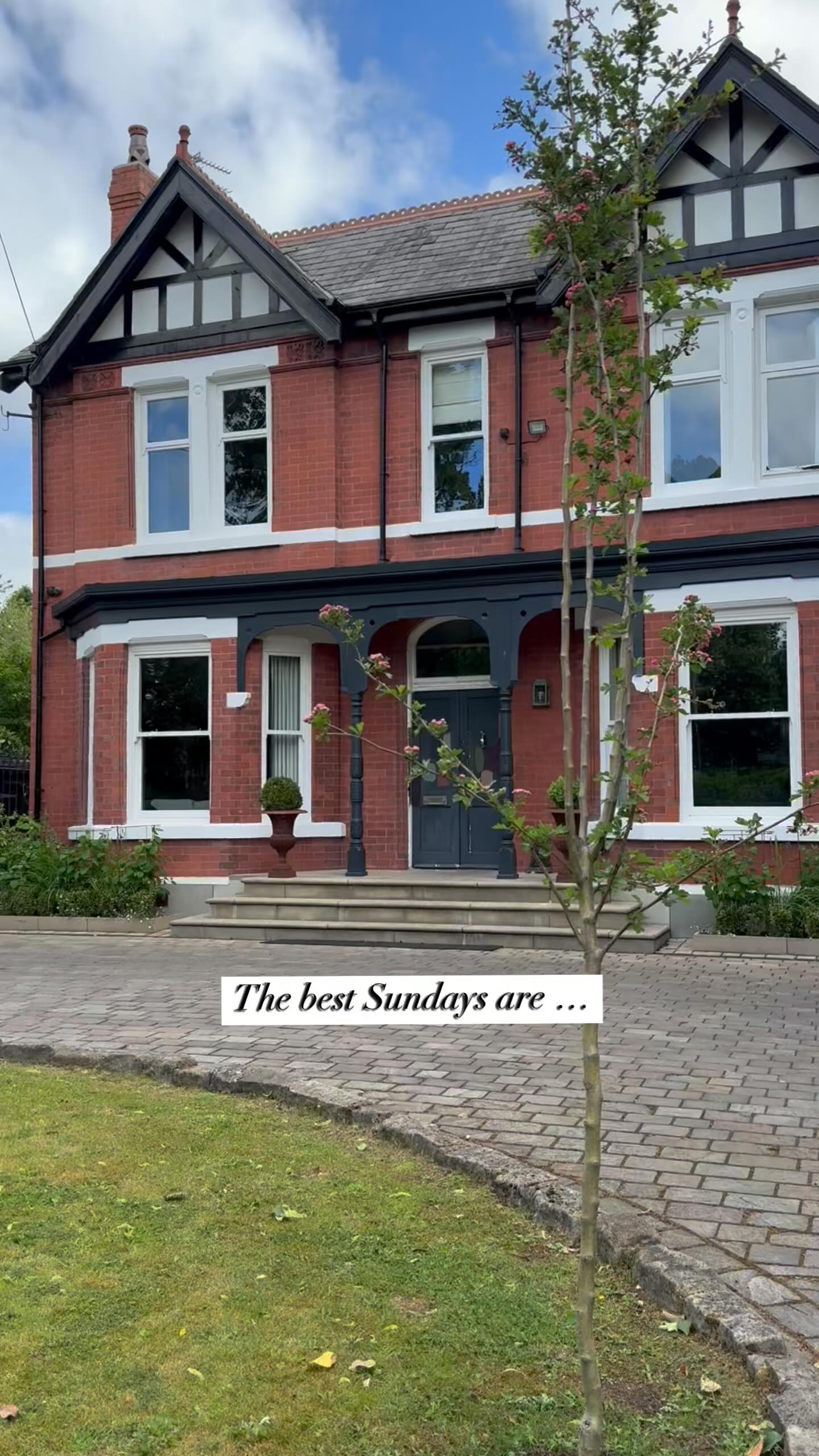 Instagram post by @lovinglinden for Addison Ross. Caption reads: Happy Sunday! You ok? 

My favourite weekends are....