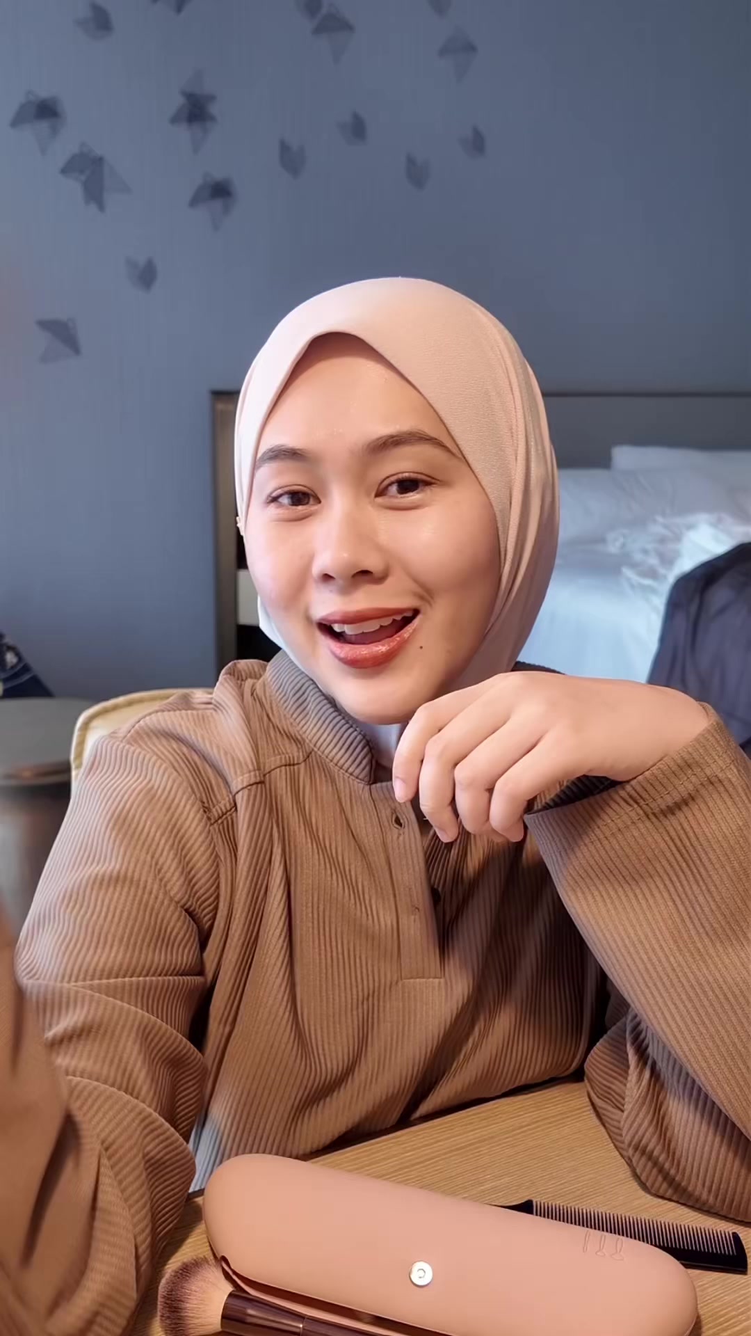 TikTok post by @drfietawfek for Shopee. Caption reads: [...] Ok tak Fie pakai style macam ni? 🤭....