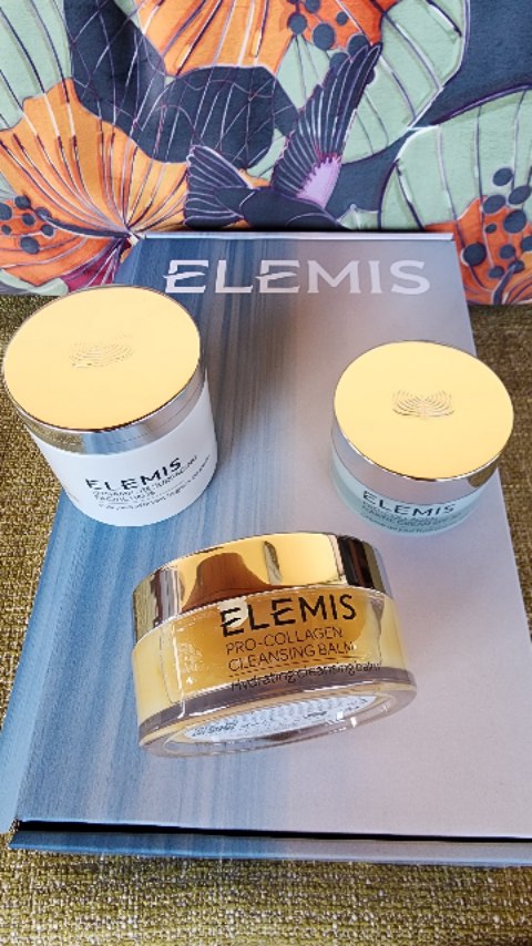 Instagram post by @ladanzadeisensi for ELEMIS. Caption reads: [...] pelle sana, idratata e luminosa firmati....