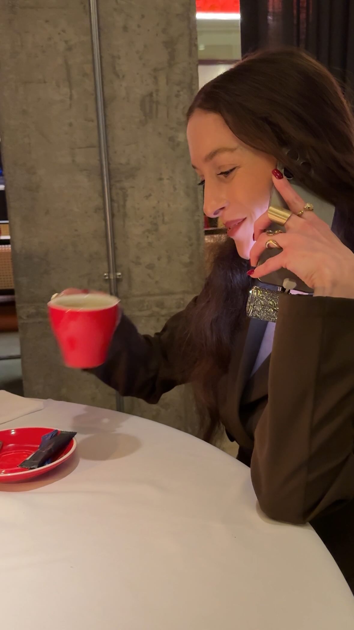 Instagram post by @mur.mur_style for iWALK. Caption reads: @iwalk_global ❣️
✨ Fast-Charging Portable [...].