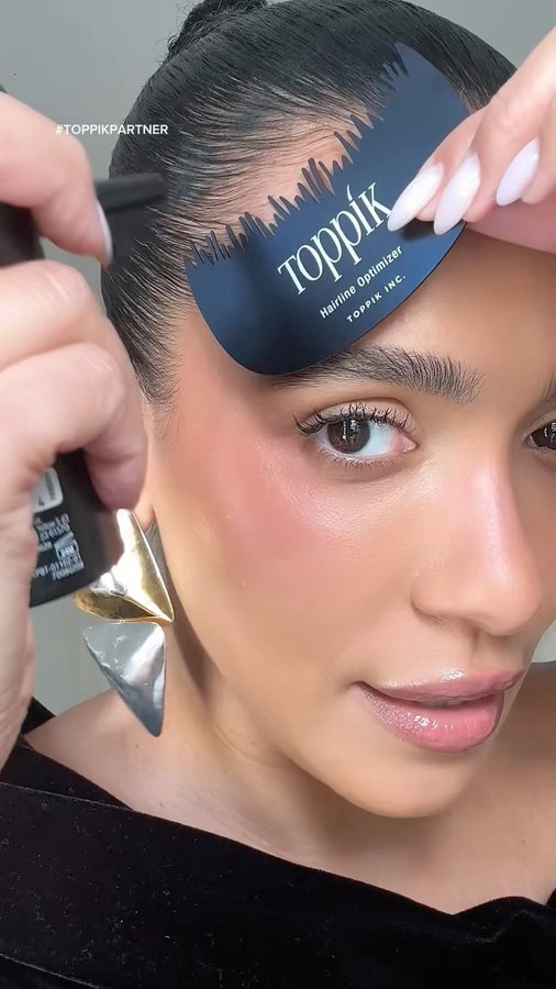 Instagram post by @officialjulissab for Toppik. Caption reads: I am honestly obsessed with this product 🤩....