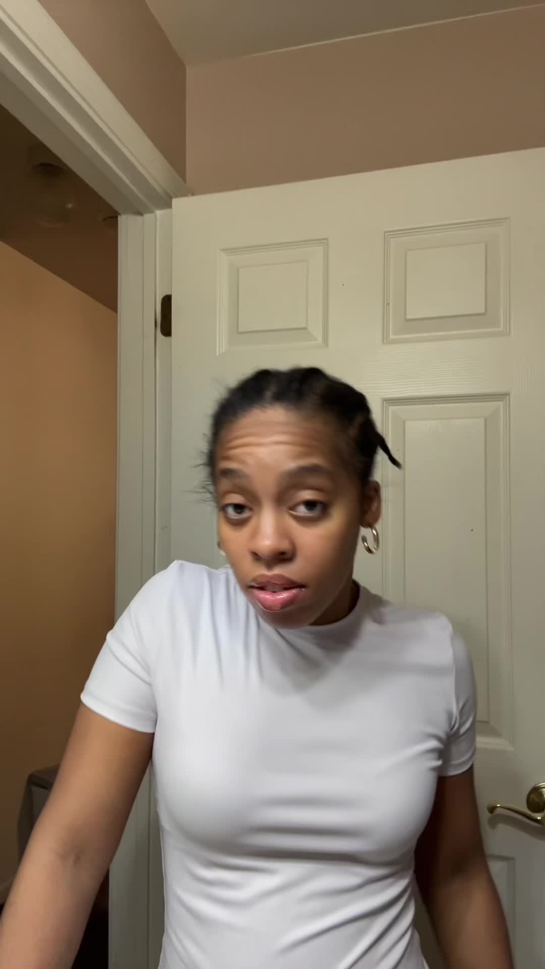 TikTok post by @_laylagang_ for Asteria Hair. Caption reads: @Asteria Hair #gluelesswig #install.