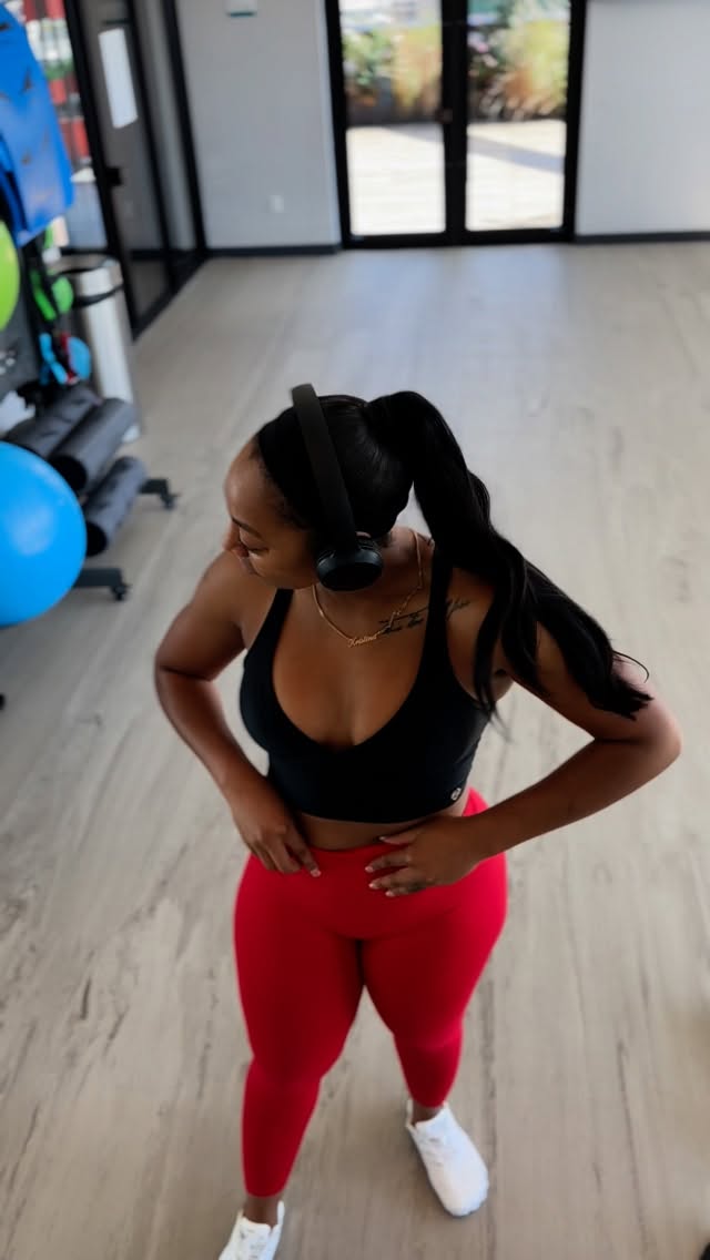 Instagram post by @alexis.kristinaa for Saguaro Shoes. Caption reads: [...] ‼️ Sports Bra @a.k._fitness Sneakers....