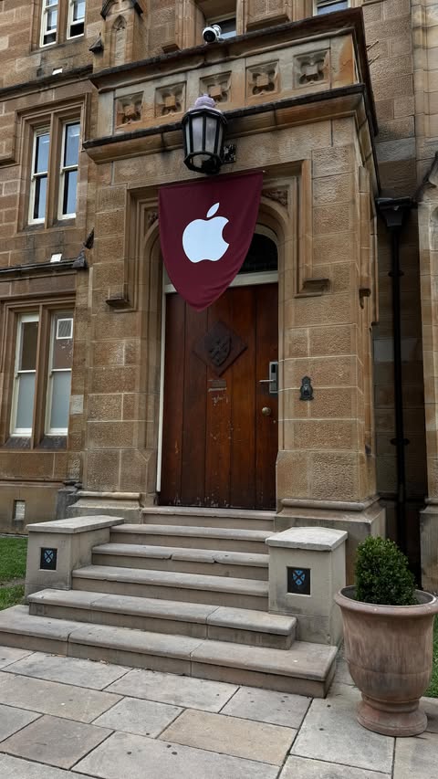 Instagram post by @esthersiwoo for apple. Caption reads: Spend a day with me at @apple university!🍎....