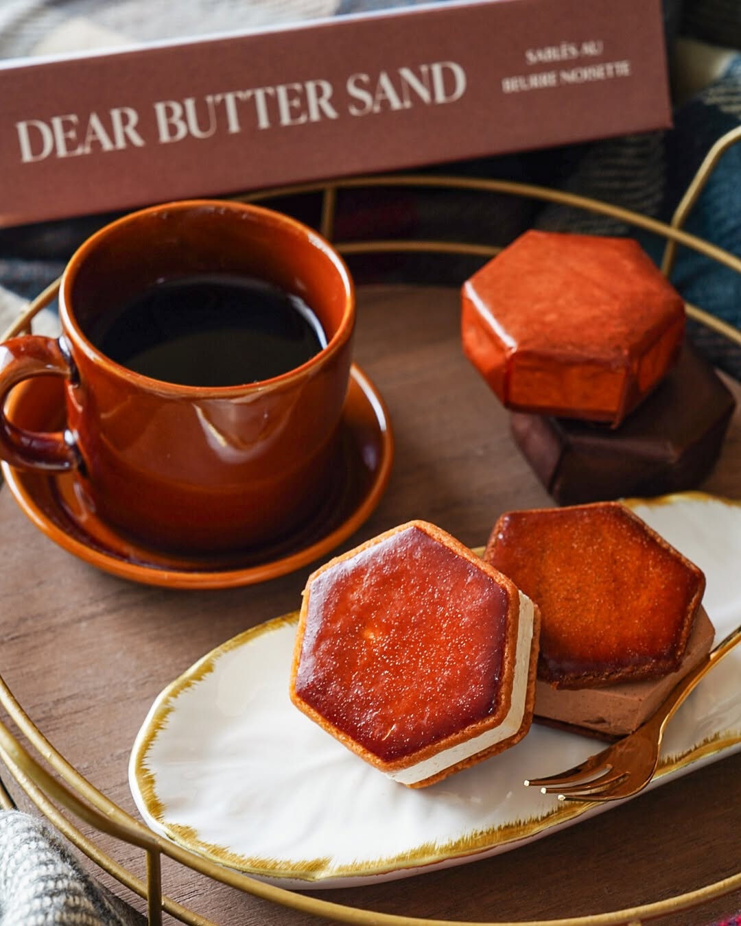 Instagram post by @maiopomai for DEAR BUTTER SAND. Caption reads: 世界中の食通が通う人気店のシェフが作る
至福のバターサンド❤︎

お取り寄せ
DEAR BUTTER....