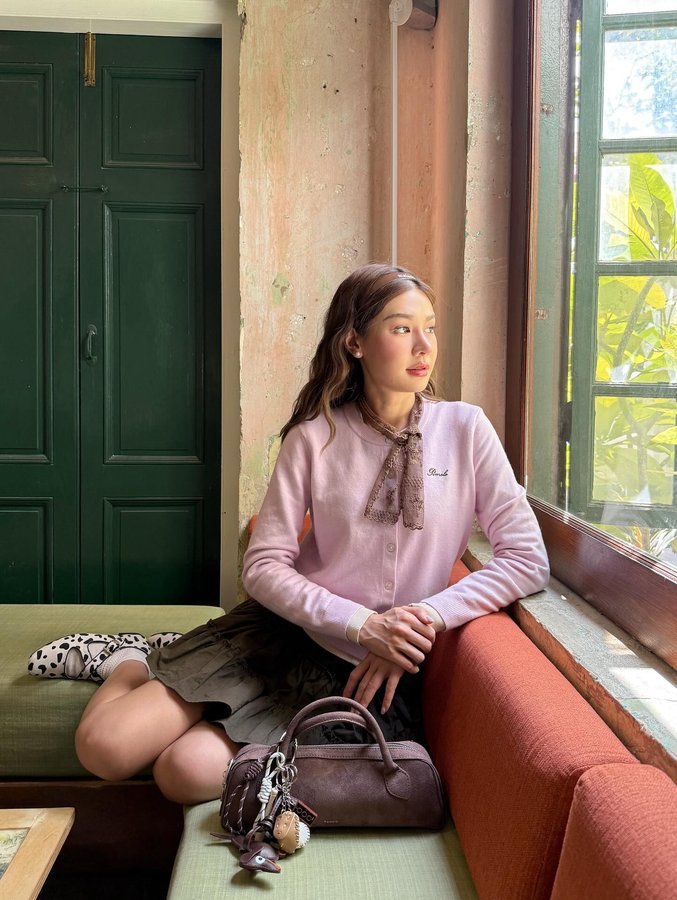 Instagram post by @spommyy for Pomelo Fashion. Caption reads: These cardigans feel like hugs I can always count....