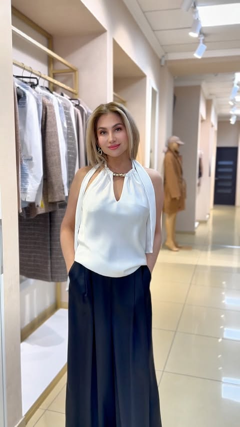 Instagram post by @podium_trz for PINKO. Caption reads: [...] радовать стильными скидками🥂 @pinkoofficial.