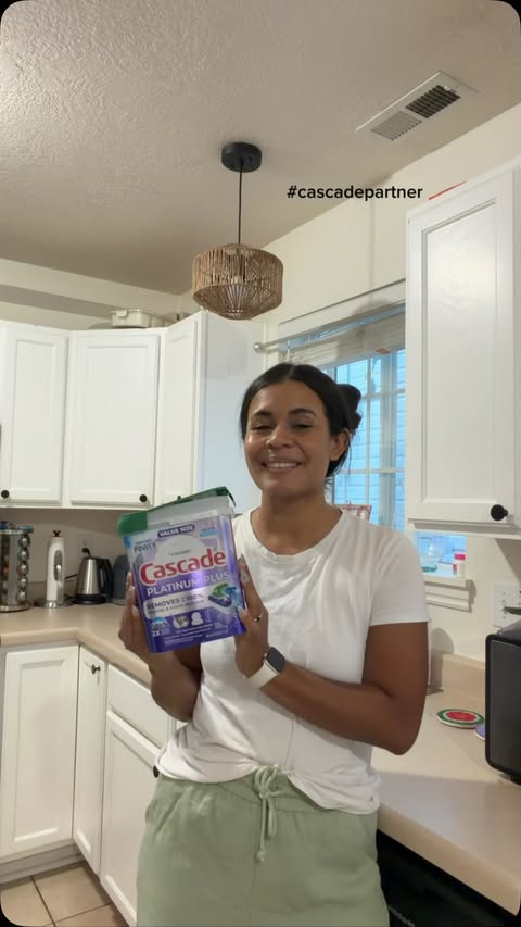 Instagram post by @_jessyclark for Cascade. Caption reads: #ad This pan was a mess and @mycascade Platinum....