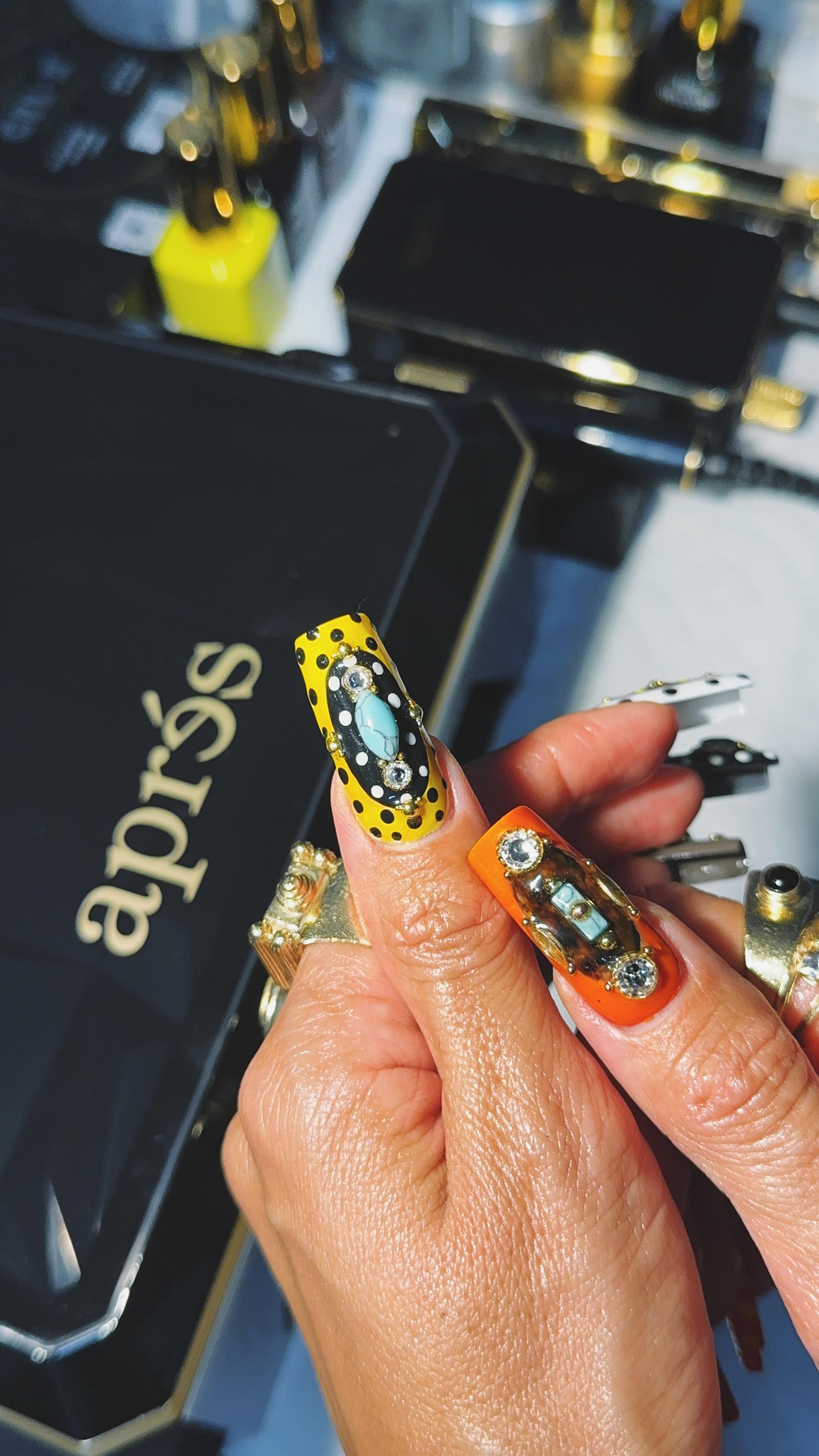 Instagram post by @chrmdbysarah for Apres Nail. Caption reads: [...] I had to try out the new @apresnailofficial....