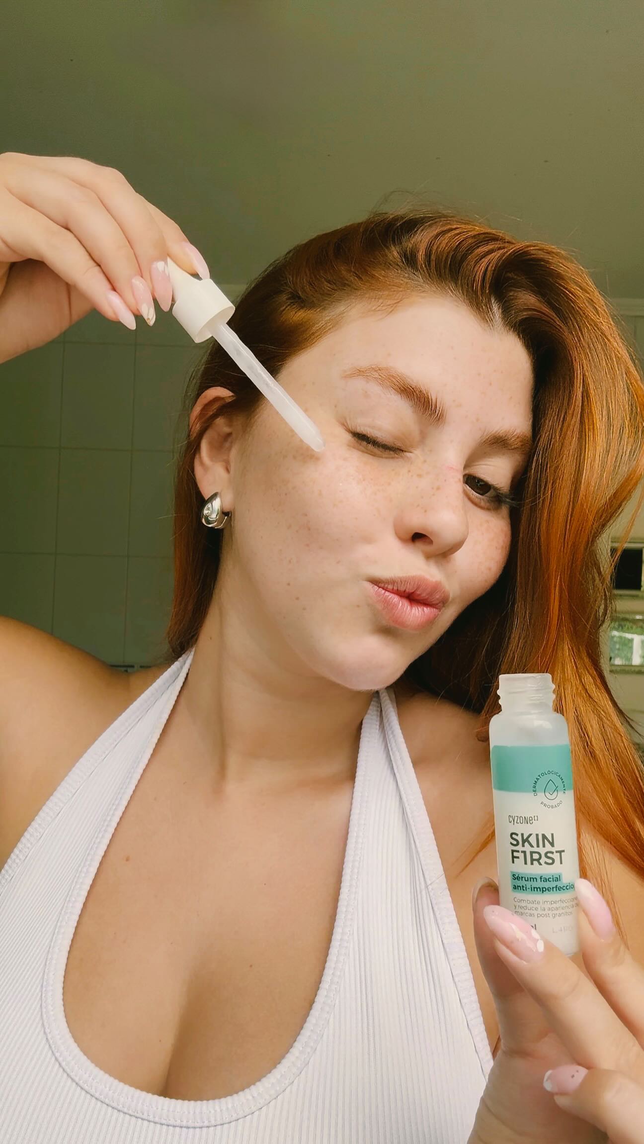 Instagram post by @mafebertero for Cyzone. Caption reads: Amando lo nuevo de Skin First de @cyzone_oficial....
