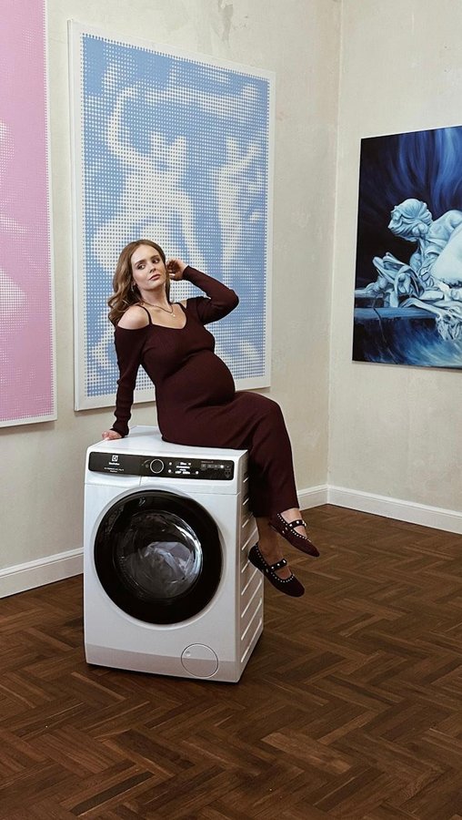 Instagram post by @olgakalicka for Electrolux. Caption reads: Ambasadorka Electrolux looks like this....