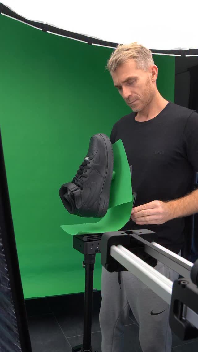 Instagram post by @kristian_borzy for Edelkrone. Caption reads: Shot with @edelkrone Dual Axis Motion
Lit with....