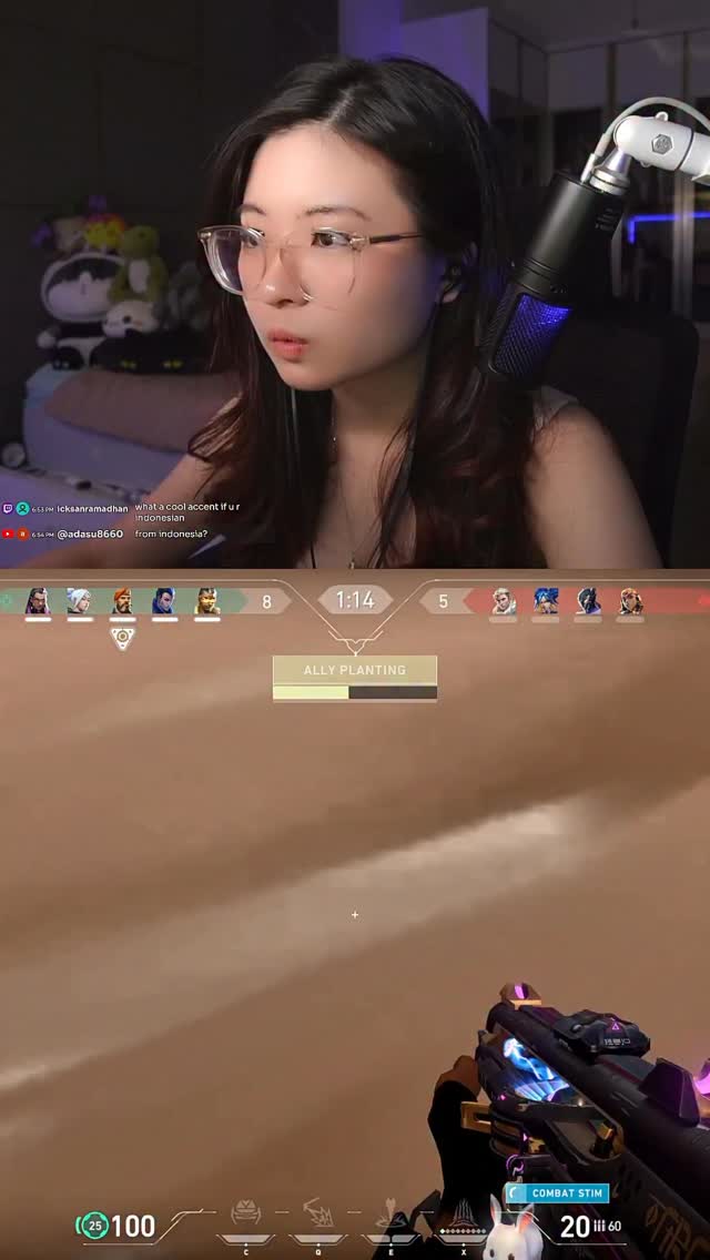 Instagram post by @fcyacr for Duolingo. Caption reads: Hi @duolingo 😀 #valorant #explore....