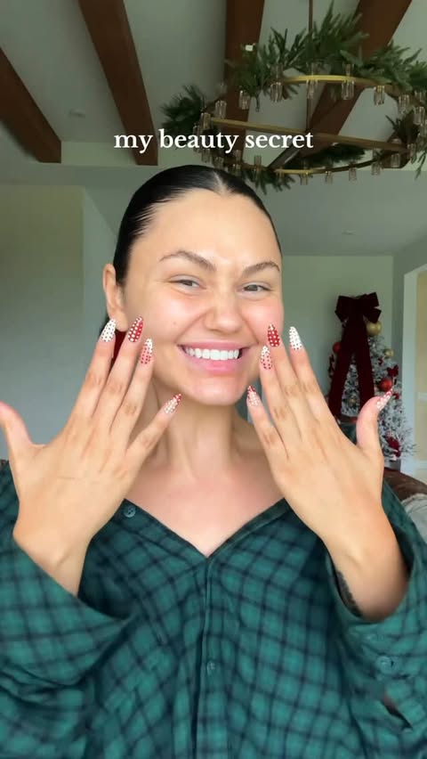 Instagram post by @montana.kaoud for Cocoandeve. Caption reads: [...] micromist & bronzing foam🤎 AD @cocoandeve....