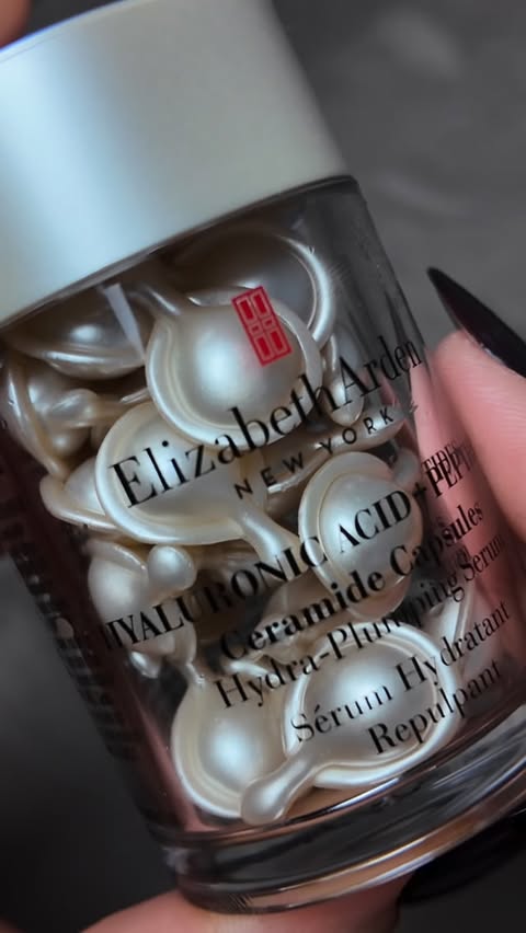 Instagram post by @melko.daniella for Elizabeth Arden. Caption reads: [...] a rugalmasságot a mindennapokba az Elizabeth....