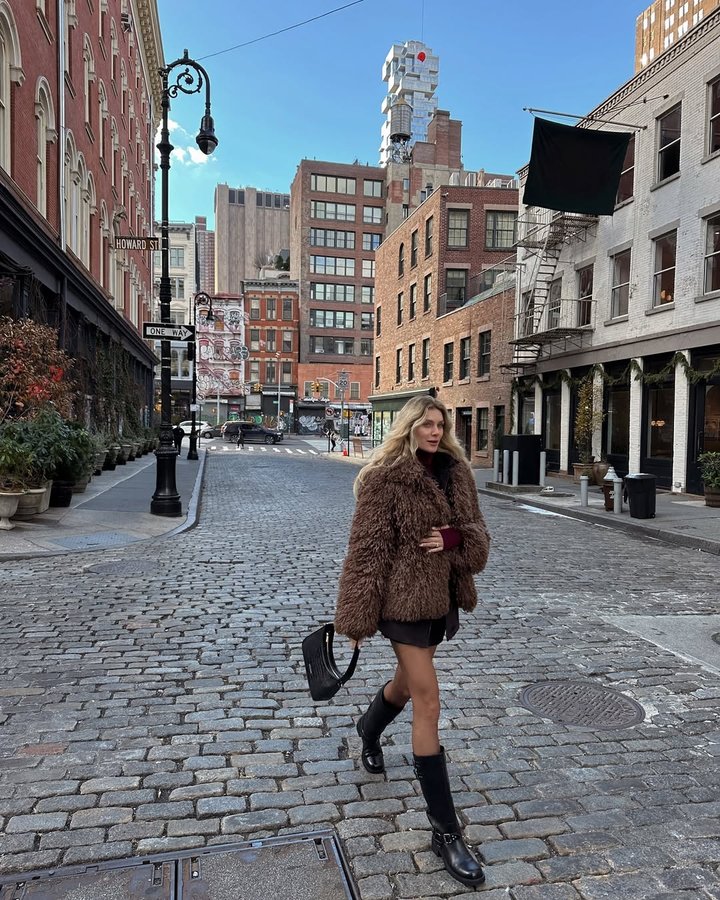 Instagram post by @szindy for CCC. Caption reads: These streets are made for walkin’....