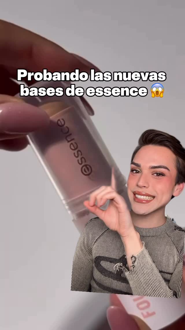 Instagram post by @manriquez_benja for Essence Cosmetics. Caption reads: Nuevas bases en barra de essence 😱👀 hace rato....