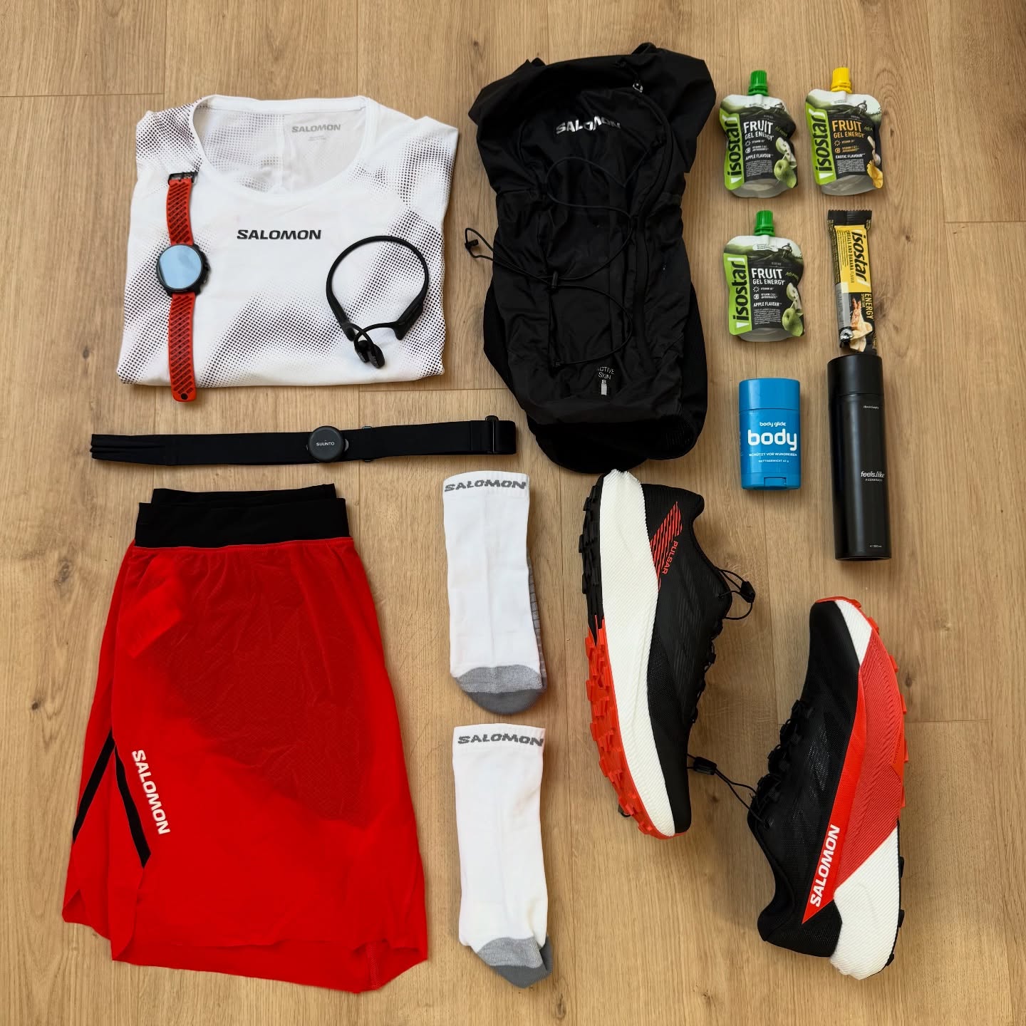 Instagram post by @running_devil for Suunto. Caption reads: [...] Racekit 😮‍💨🎅 you like it? 

⌚️: @suunto....