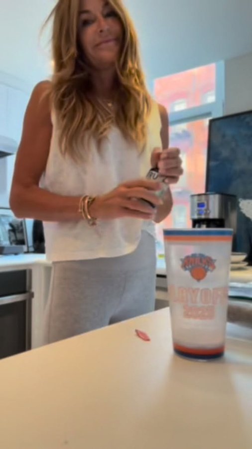 Instagram post by @kellybensimon for TRU NIAGEN. Caption reads: @truniagen has made an incredible impact on my....