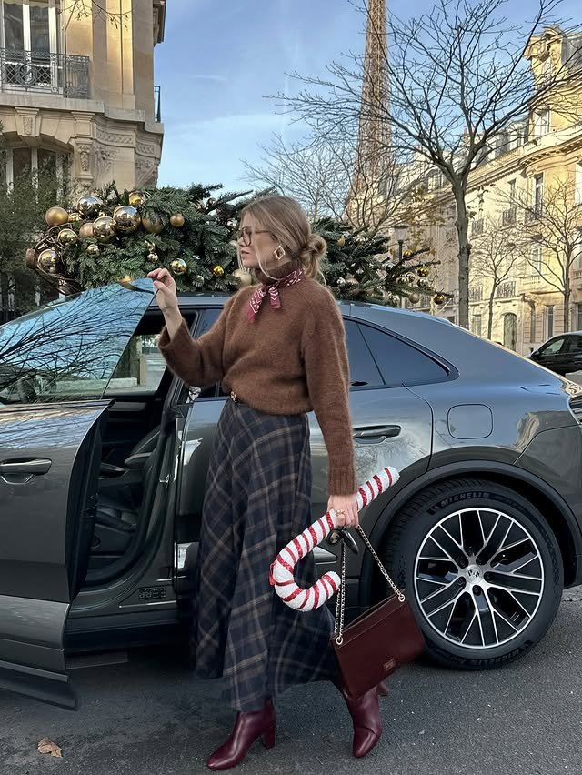 Instagram post by @elodieromy for Porsche. Caption reads: [...] the perfect Christmas tree stand is a....