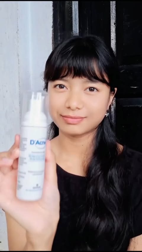 Instagram post by @jeonjendi for D'Acne by Glenmark. Caption reads: A cleanser that does the work✨️✨️ @dacneindia.