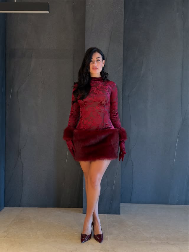Instagram post by @brunaafortunato for Fashion Nova. Caption reads: ❤️ @FashionNova 🔎 It's Giving Rich Fur Trim [...].