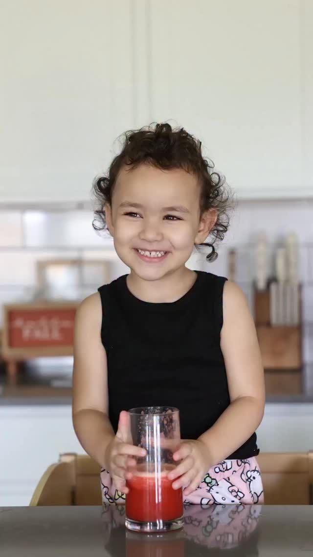 Instagram post by @simplyesrag for Ciarra Appliances. Caption reads: [...] 🍎🍓
We’ve been using the @ciarraappliances....