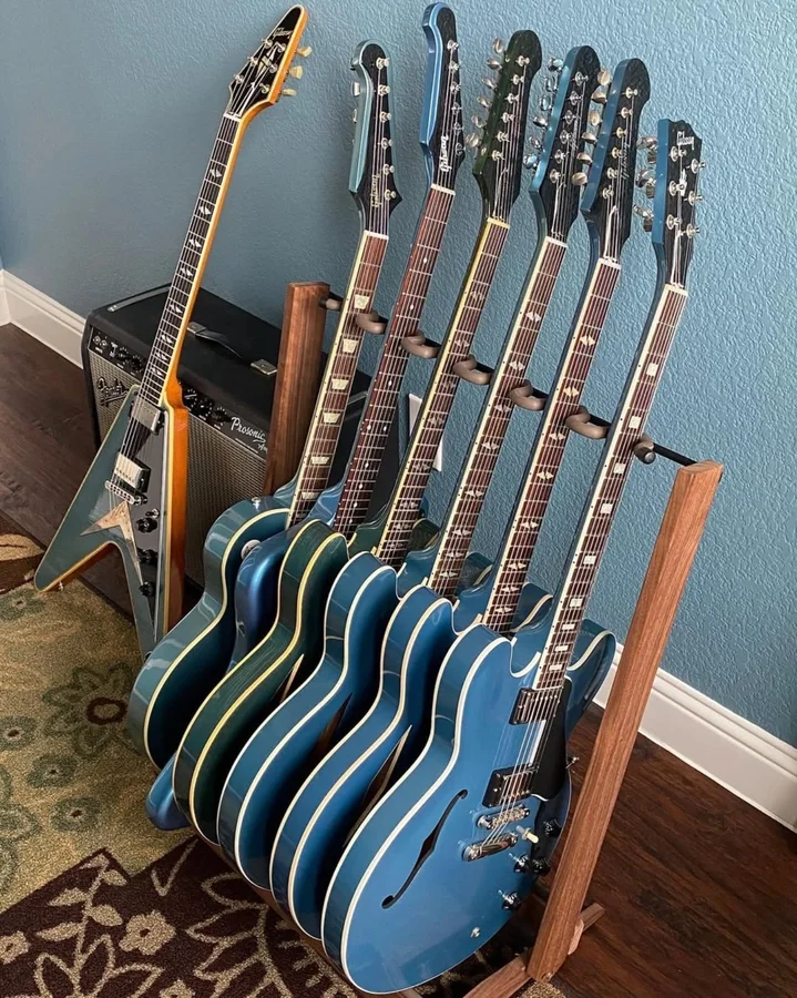 Instagram post by @homerigshare for Gibson. Caption reads: [...] music artists grow on social....