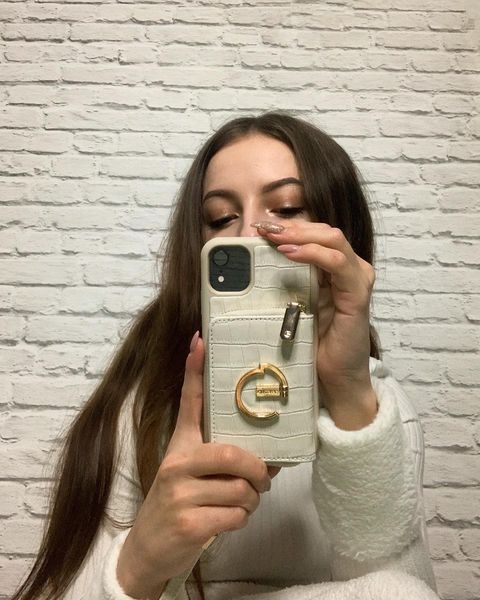 Instagram post by @alexazarzycka for Custype. Caption reads: [...] to the February? 🖇 • Piękny case od....