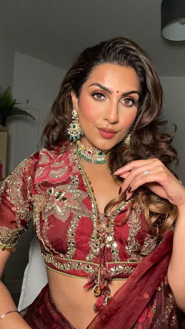 Instagram post by @serenaworldwide for Lilly Lashes. Caption reads: burgundy, autumnal diwali glam 🍁🍂🪔 

jewellery:....