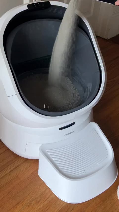 Instagram post by @myfrillyfarmhouse for Petlibro. Caption reads: [...] a clean home as a cat owner @petlibro Luma....