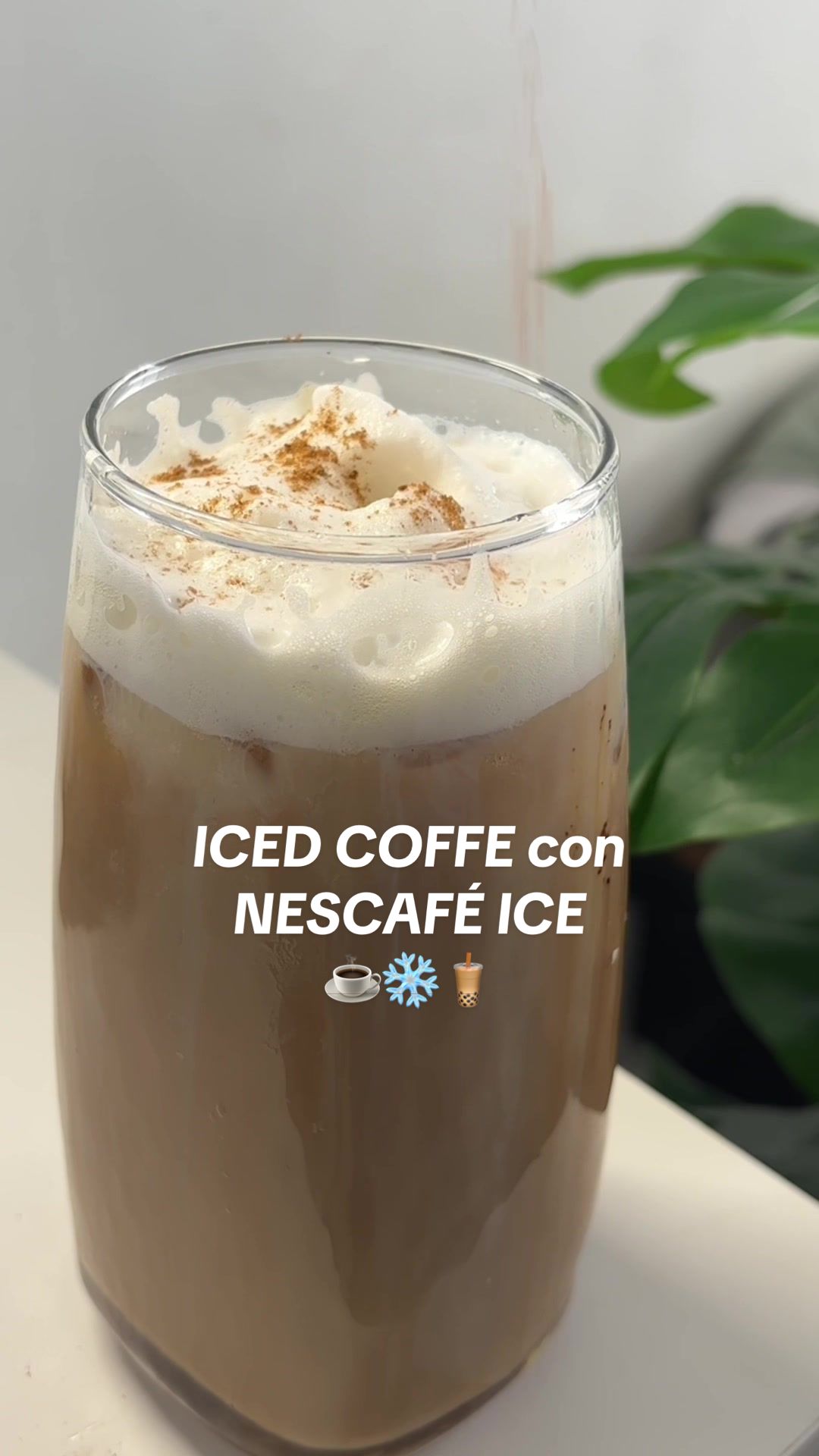 TikTok post by @mayranotes for NESCAFÉ México. Caption reads: Mi receta favorita de iced coffee con el café....