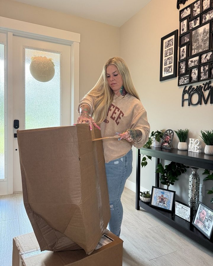 Instagram post by @itsmamacookie for Aeroflow Urology. Caption reads: Check out Aeroflow Urology if you or anyone you....