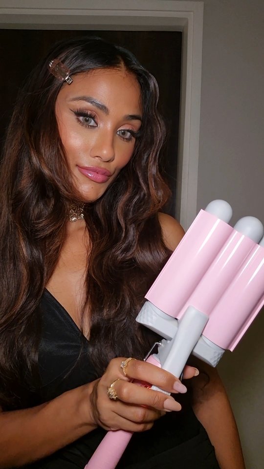 Instagram post by @maruschka.sahiboe for Mermade Hair. Caption reads: Hi, its me 🙇🏽‍♀️💖! Mermaid look made with the....