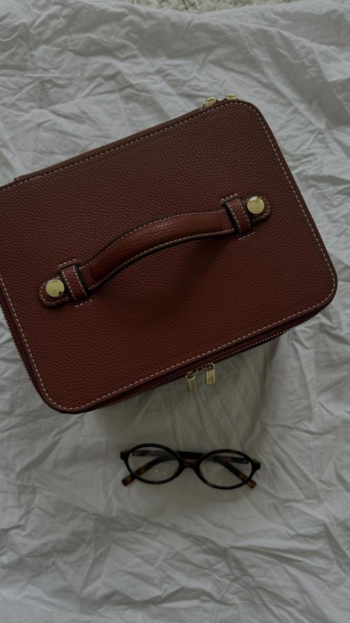 Instagram post by @anaristova for Etoile. Caption reads: The dream @etoile vanity makeup case that every....