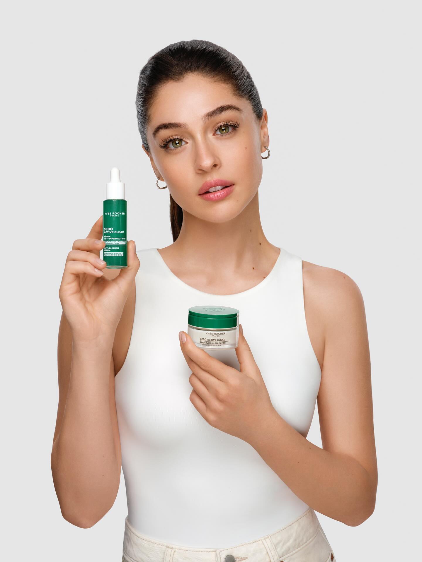 Instagram post by @cemrebaysel for Yves Rocher. Caption reads: Eğer karma ya da yağlı bir cildiniz varsa hem....