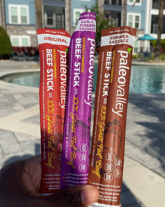 Instagram post by @lele_meerah_ for Paleovalley. Caption reads: [...] Grass fed beef sticks snacks from....