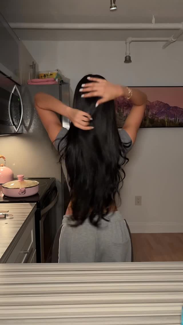 Instagram post by @reinacosmo for SugarbearPRO. Caption reads: Spaghetti night 🍝 #sugarbearpartner.