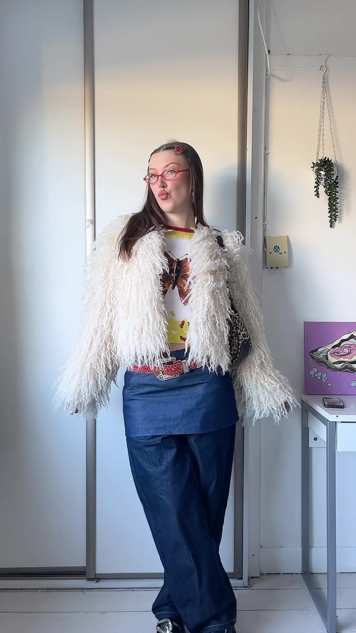 Instagram post by @almorgann for MOTEL. Caption reads: Styling the @motelrocks OLSA skirt 💋🤍....