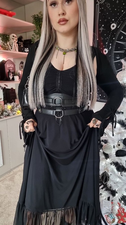 Instagram post by an influencer for BlackMilk Clothing. Caption reads: [...] gothic queen in @blackmilkclothing Empire....