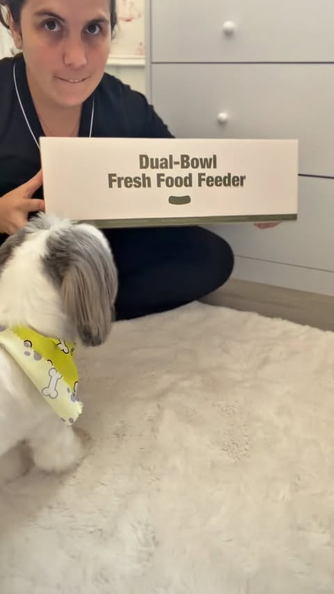 Instagram post by @morganawithmom for Uahpet. Caption reads: [...] Zeus’s mealtime routine with the....