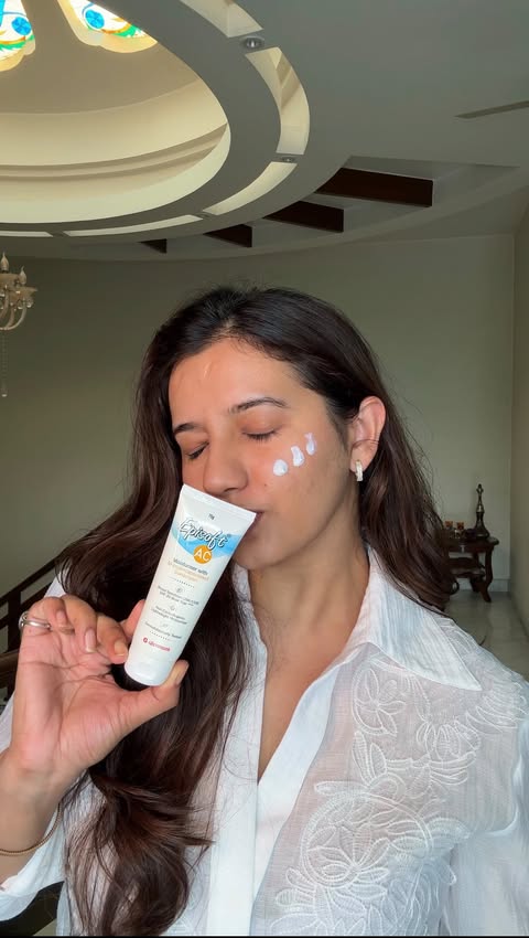 Instagram post by @peachplum_beauty for Episoft. Caption reads: [...] skincare finds are often the simplest✨....